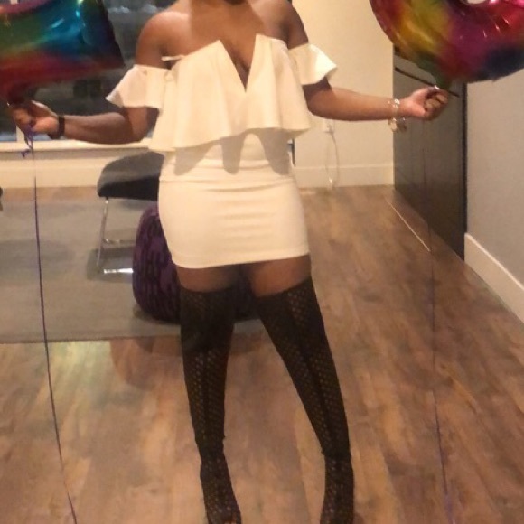 Off the shoulder minidress - Picture 2 of 4